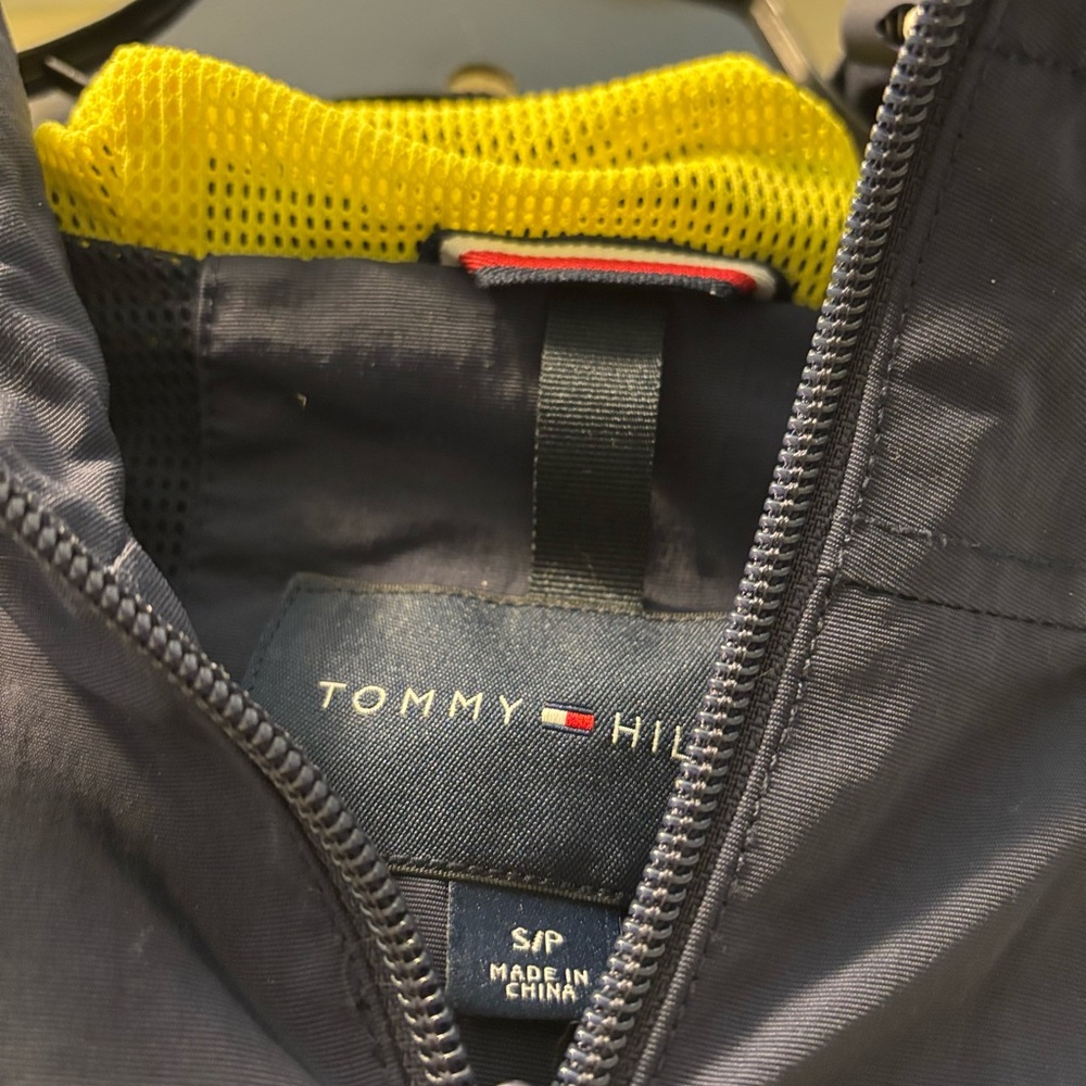 TH85 Navy and Yellow Jacket Hilfiger - Picture 6 of 9